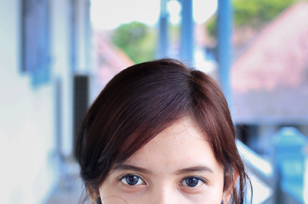 關燈玩手機會得干眼嗎