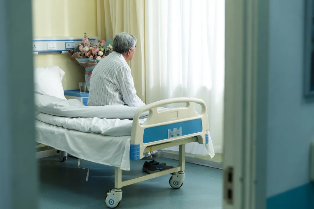 一場(chǎng)車禍，男子四年流淚不止，沒(méi)想到因?yàn)檠蚰りP(guān)上了＂淚閘＂