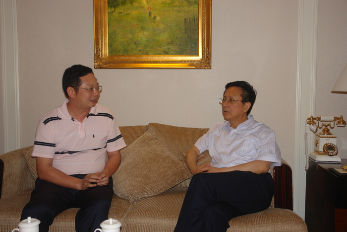 2009年7月1日，全國(guó)人大常委會(huì)副委員長(zhǎng)、民建中央主席陳昌智在廈門調(diào)研時(shí)，親切接見(jiàn)蘇慶燦
