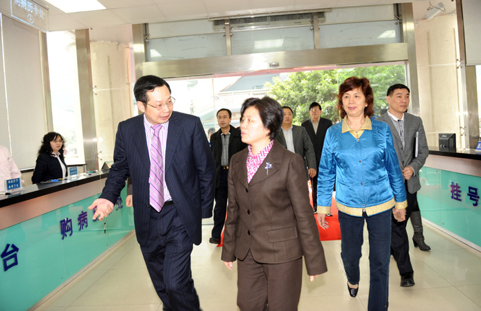 2010年3月，副省長(zhǎng)陳樺來(lái)我院調(diào)研參觀